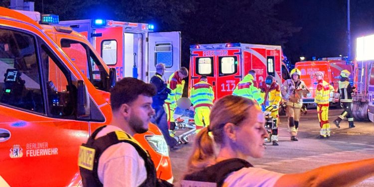 Attacco al Pride di Berlino: caccia all'uomo dopo la tragedia