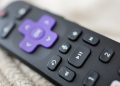 Come controllare il televisore con i comandi vocali Roku