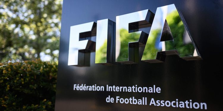 FIFA tira dritto sugli investitori privati nonostante il boicottaggio Uefa
