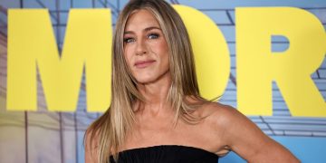 Jennifer Aniston e il plank in vacanza: l'efficacia dei mini-allenamenti