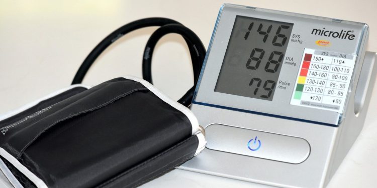 Menopausa precoce e ipertensione: rischio più alto prima dei 40 anni
