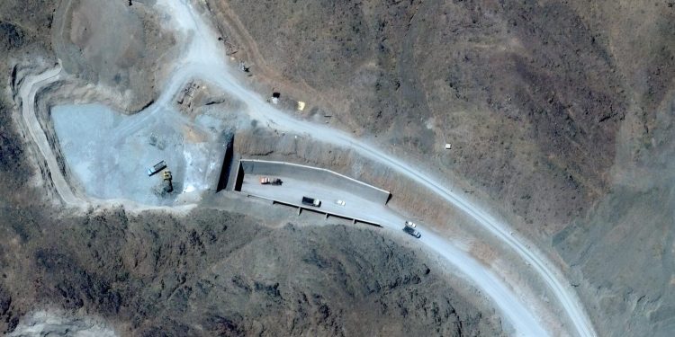 Trump minaccia raid sul sito nucleare iraniano di Pickaxe Mountain