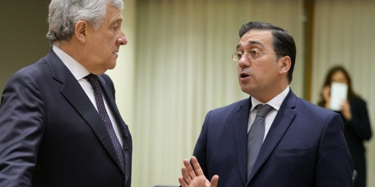 Scontro tra Italia e Spagna sui migranti dopo la crisi a Ceuta